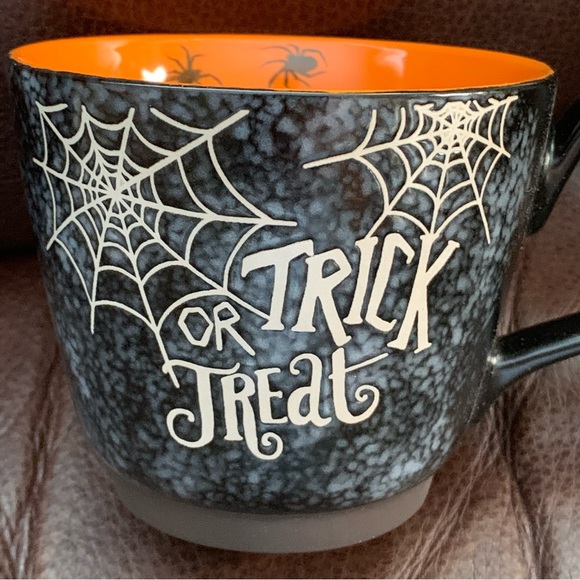 Cobwebs Creep Trick or Treat Spider Web 17oz Halloween Mug - Picture 2 of 9